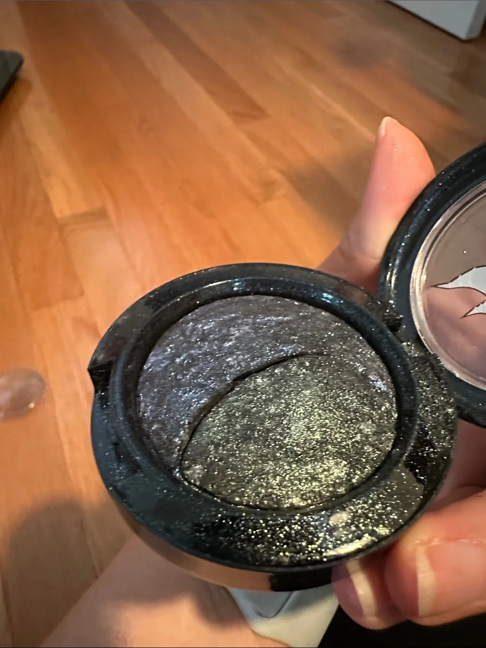 MAC Cosmetics Villains collection - she who dares mineralize eye shadow
